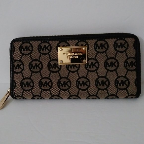 Michael Kors Signature Jet Set Tan  Long Zip Around Wallet - Picture 13 of 15